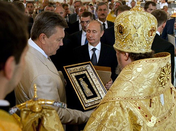 фото владимир путин виктор янукович подарили иконы храм владимирский собор крым херсонес
